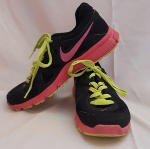 Nike Revolution 2 Athletic Shoes,  9.5